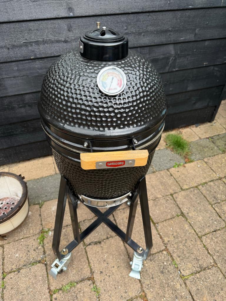 Kamado Grill Guru Compact - Zo goed als nieuw met accessoire, Ophalen of Verzenden, Zo goed als nieuw
