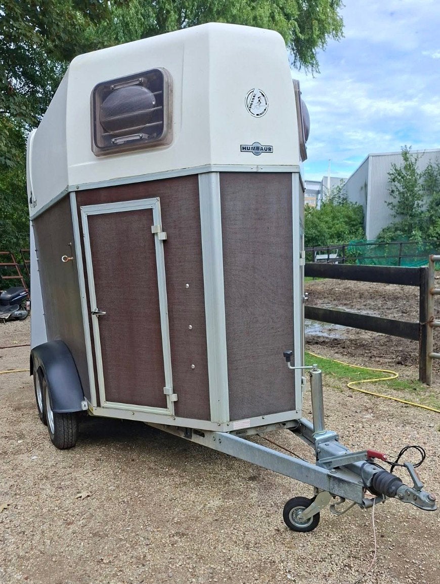 Zeer nette en oerdegelijke 2 paards trailer met zadelkamer, Dieren en Toebehoren, Humbaur, Ophalen of Verzenden, Zo goed als nieuw