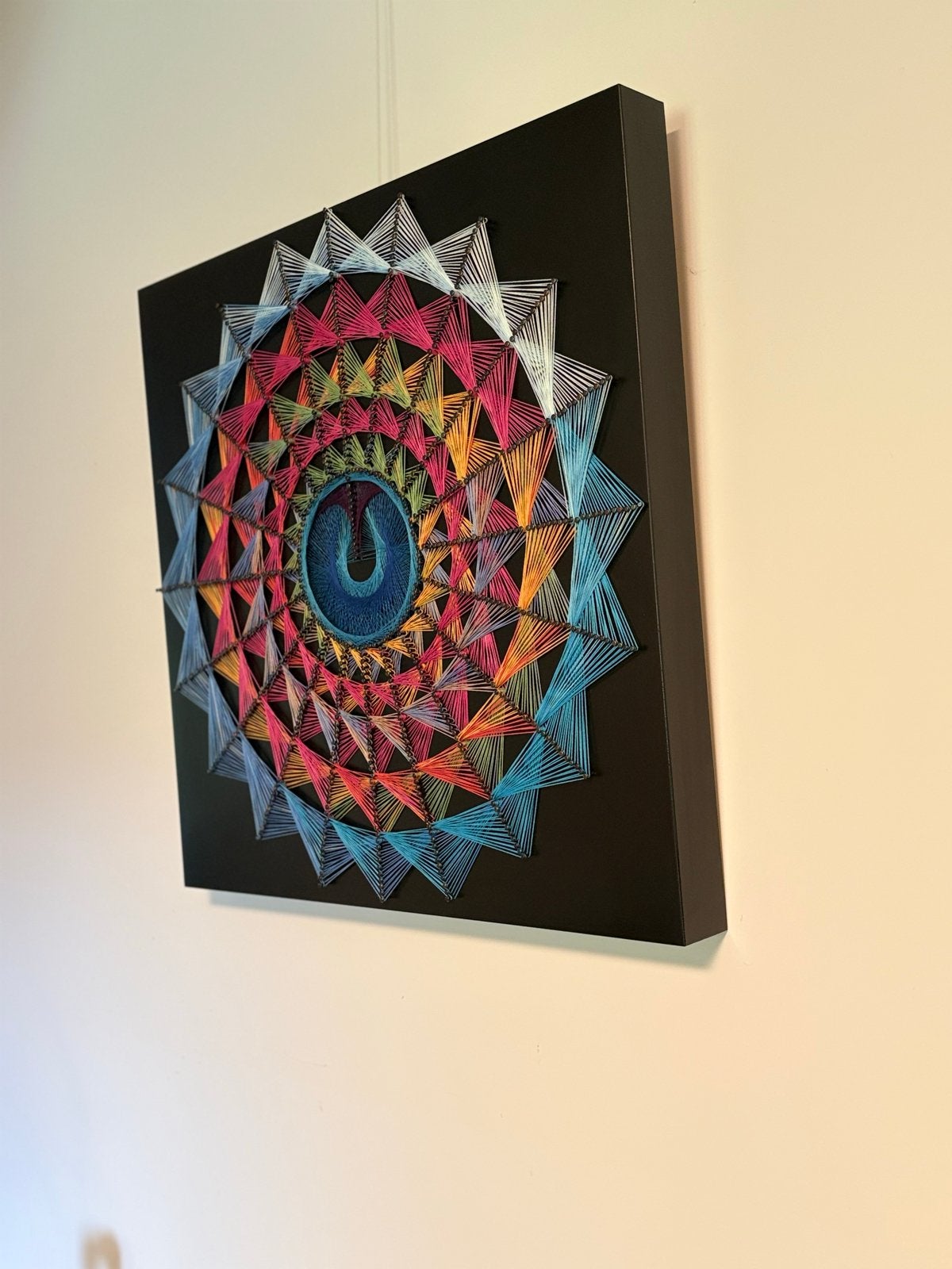 Unieke handgemaakte String Art wanddecoratie 55x55 cm, Ophalen