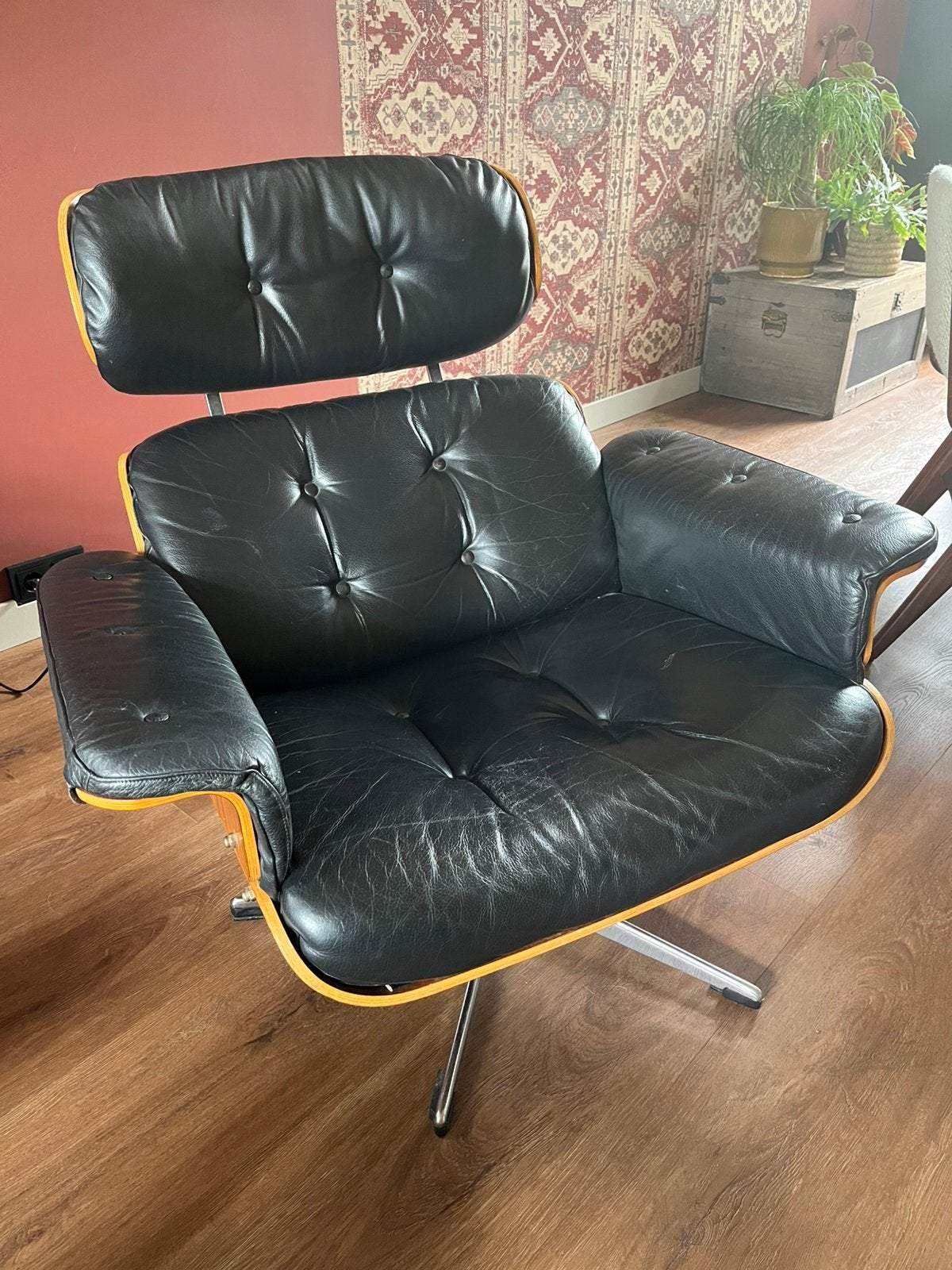 Eames Lounge Chair replica - Zwart leer en hout, Ophalen, Gebruikt, Zwart, Eén