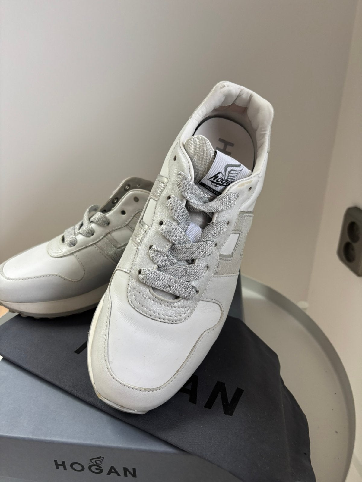 Hogan sneaker wit in maat 39,5, Kleding | Dames, Schoenen, Wit, Ophalen of Verzenden, Sneakers of Gympen, Hogan
