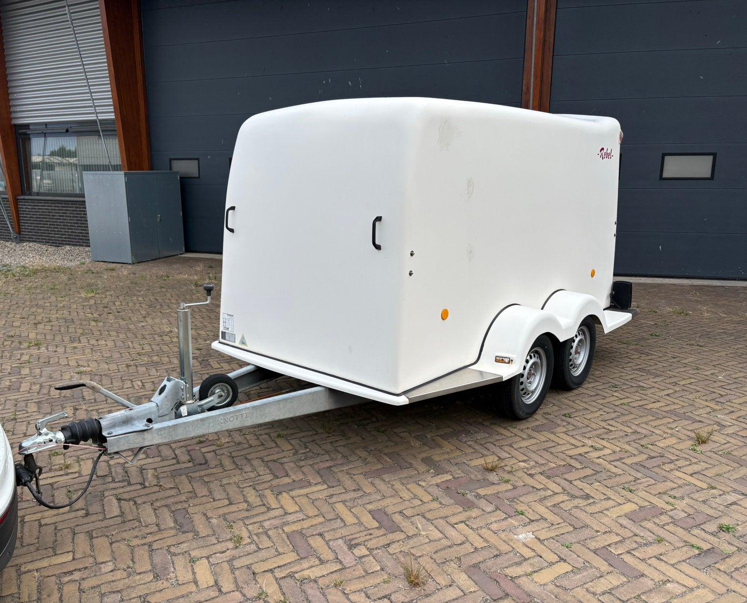REBEL  gesloten aanhanger 300x150x150cm 2000kg❗️, Auto diversen, Aanhangers en Bagagewagens, Ophalen of Verzenden, Zo goed als nieuw