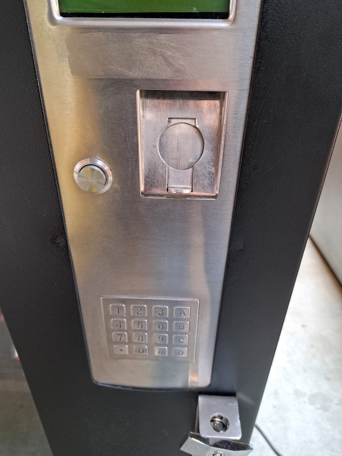 fris / snack automaat gekoeld met voorraad ruimte, Ophalen