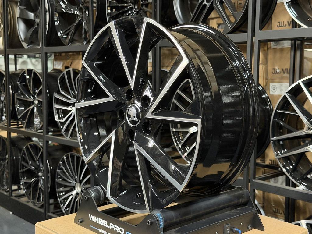 18" SKODA RS Look Sportvelgen SKODA OCTAVIA KODIAQ KAROQ VW, -, -, Nieuw, Ophalen of Verzenden