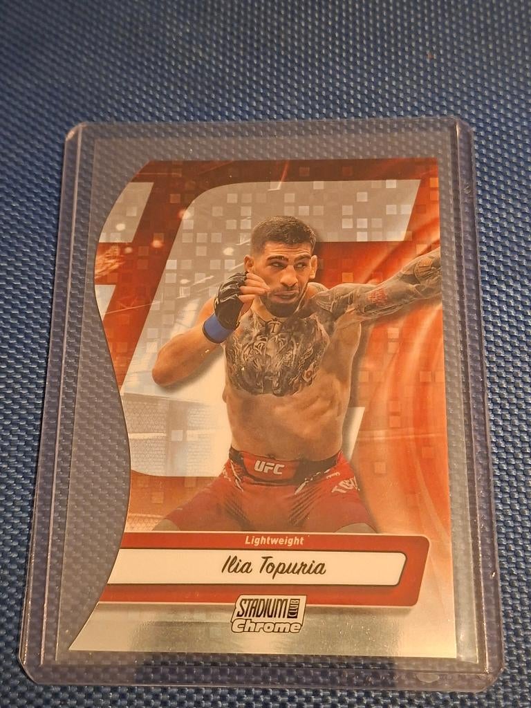 Topps Stadium Club UFC Ilia Topuria Triumvirates CASE-HIT, Ophalen of Verzenden, Nieuw, Plaatje