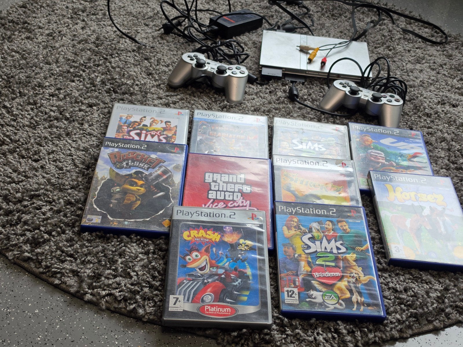 PlayStation 2 Slim met 2 controllers en 9 games, Gebruikt, Overige genres, 2 spelers, Eén computer