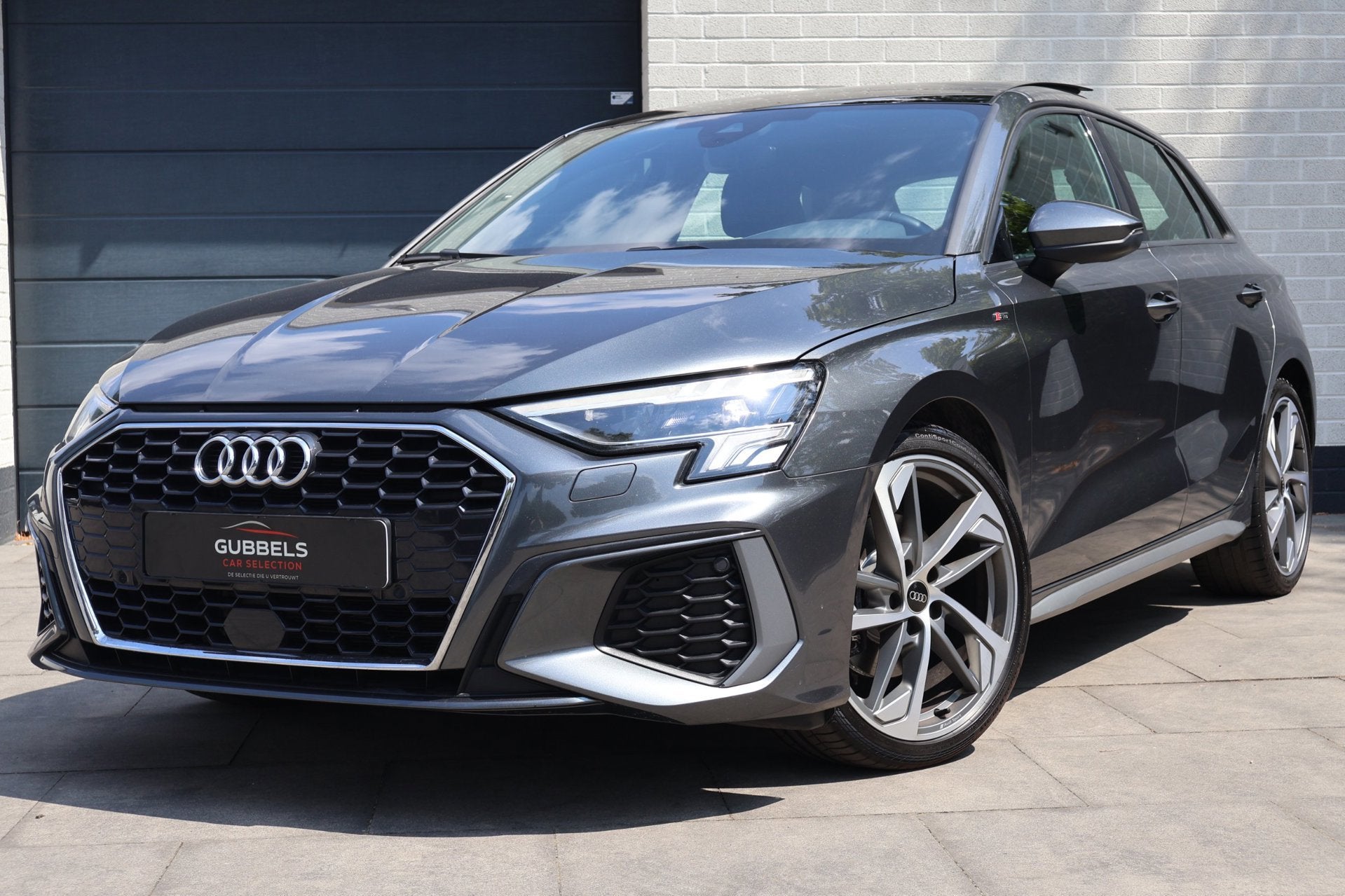 Audi A3 Sportback 35 TFSI S edition S-Line | Pano | Matrix |, Auto's, Dealer onderhouden, Stof, Zwart, 4 cilinders