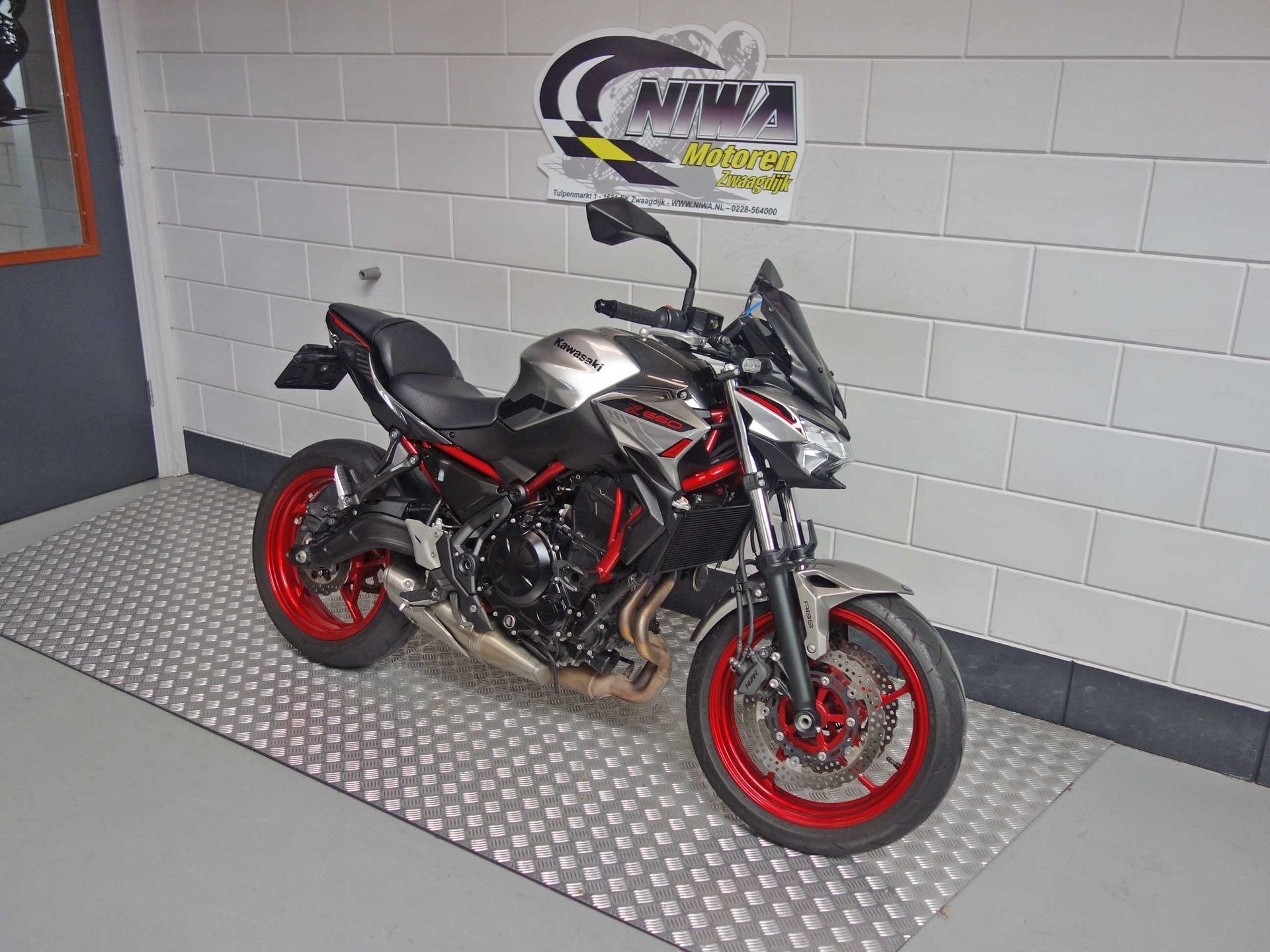 Kawasaki Z650, Motoren, LED Verlichting, 649 cc, Handgeschakeld, 12 t/m 35 kW