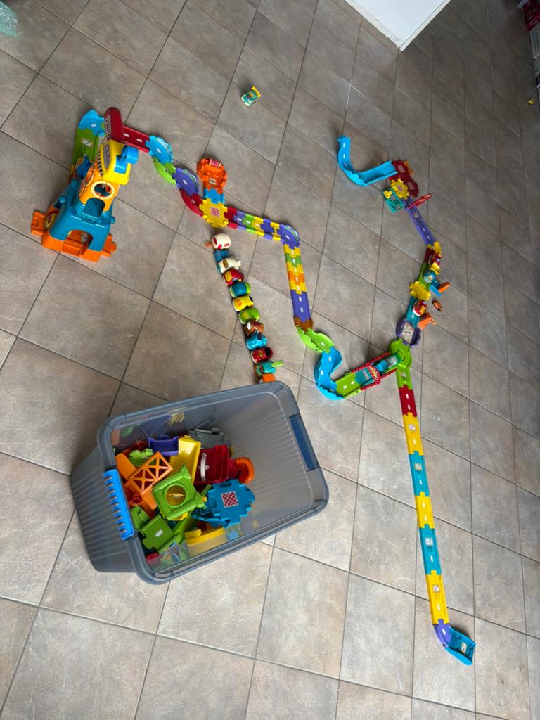 Toet toet autobaan v-tech, Kinderen en Baby's, Speelgoed | Vtech, Ophalen, Zo goed als nieuw, 2 tot 4 jaar