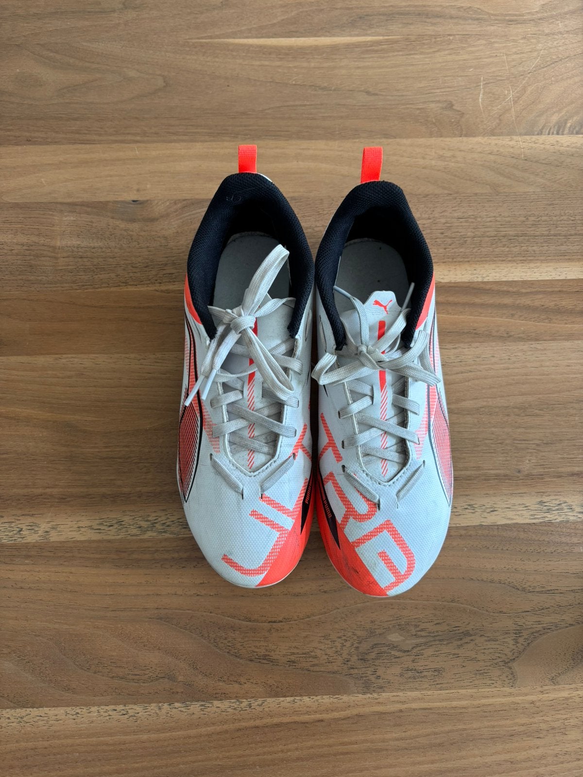 Zgan Voetbalschoenen PUMA ULTRA 5 WIT/ZWART/ROOD, Ophalen of Verzenden, Zo goed als nieuw, Schoenen