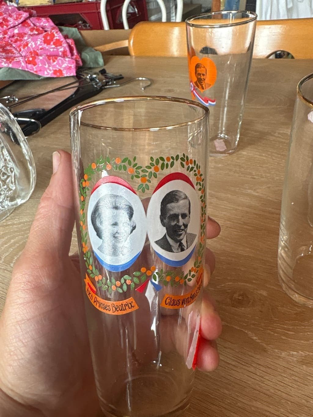 Vintage Oranje Royal Souvenir Glas Beatrix Claus, Antiek en Kunst, Ophalen