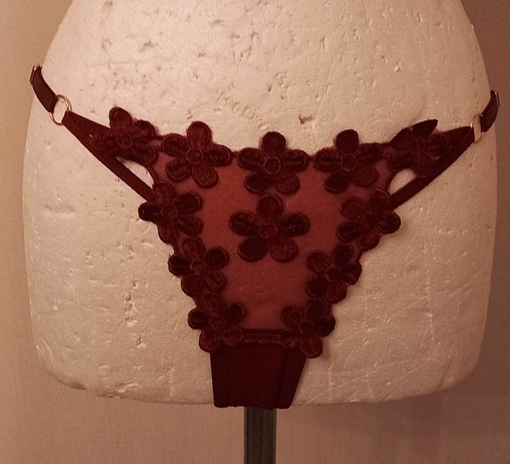 Rode string met bloemen en naam 'ELLA' nieuw in verpakking, Verzenden, Rood, String