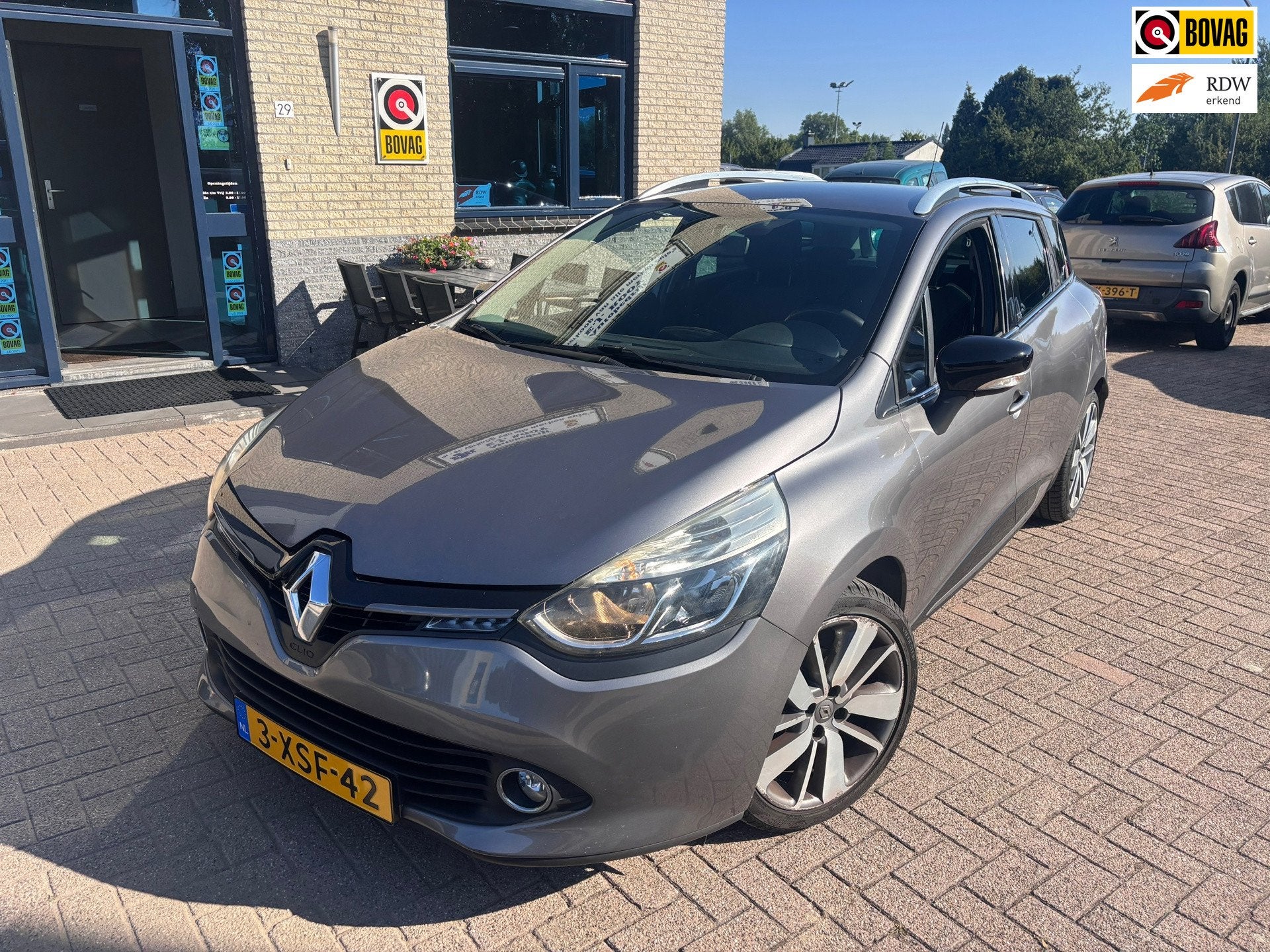 Renault Clio Estate 0.9 TCe Night&Day, Auto's, Renault, Voorwielaandrijving, Zwart, Origineel Nederlands, Handgeschakeld