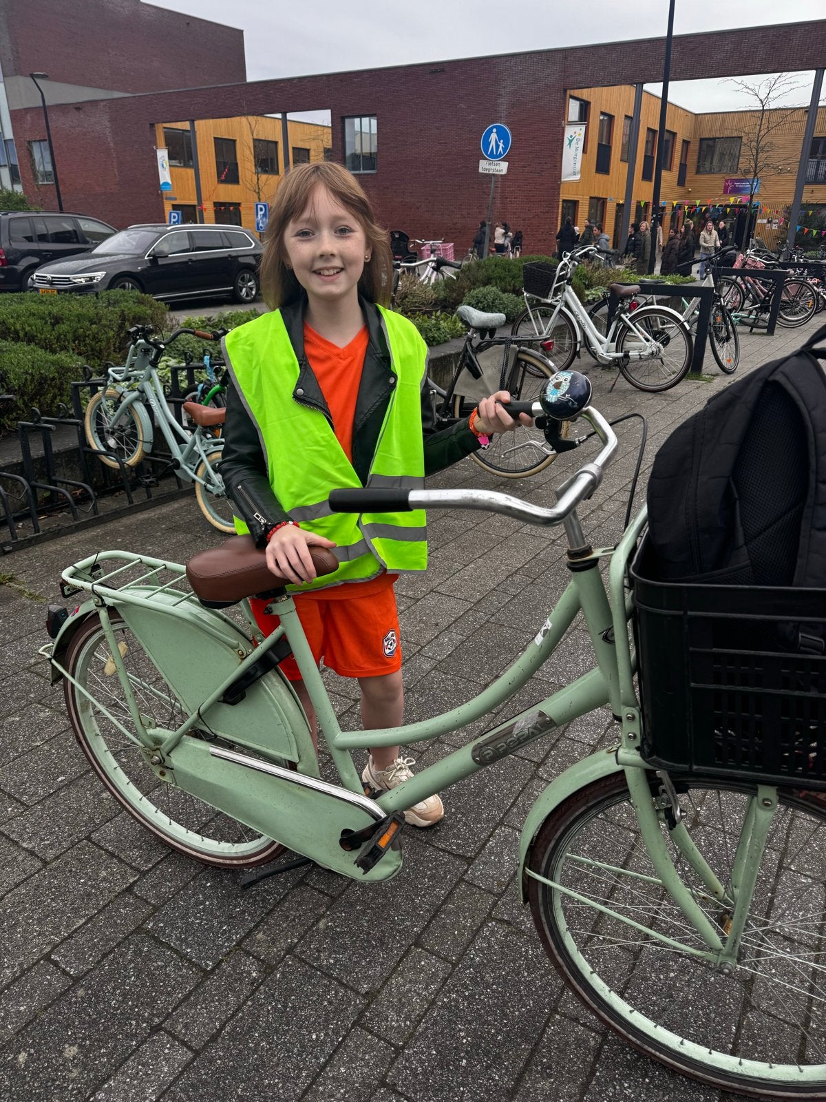 Leuke fiets met mandje - achterband leeg, Fietsen en Brommers, Fietsen | Meisjes, Ophalen of Verzenden, Gebruikt