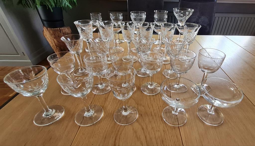 Vintage glaswerk met geslepen patronen - set van 31 stuks, Ophalen