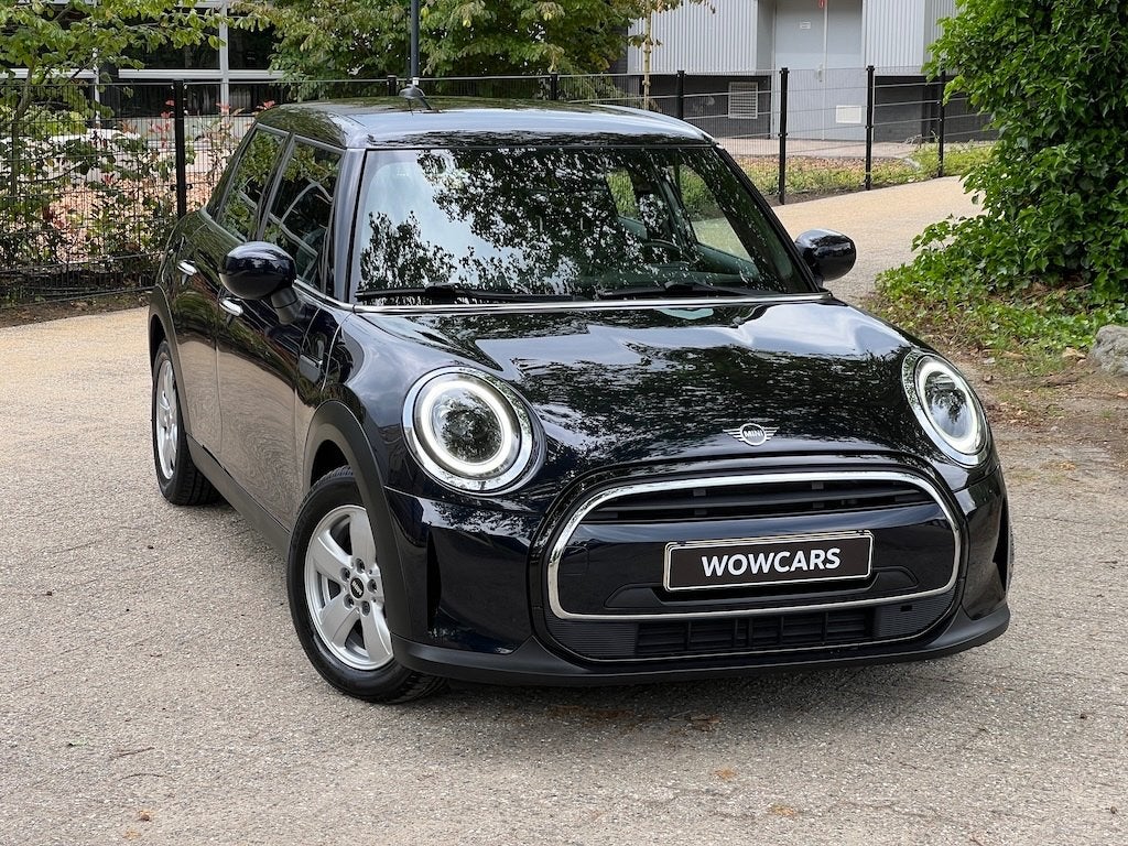 MINI 5-deurs 1.5i Sportstoelen CarPlay Navi Airco Led Alarm, Voorwielaandrijving, Leder en Stof, Handgeschakeld, 3 cilinders