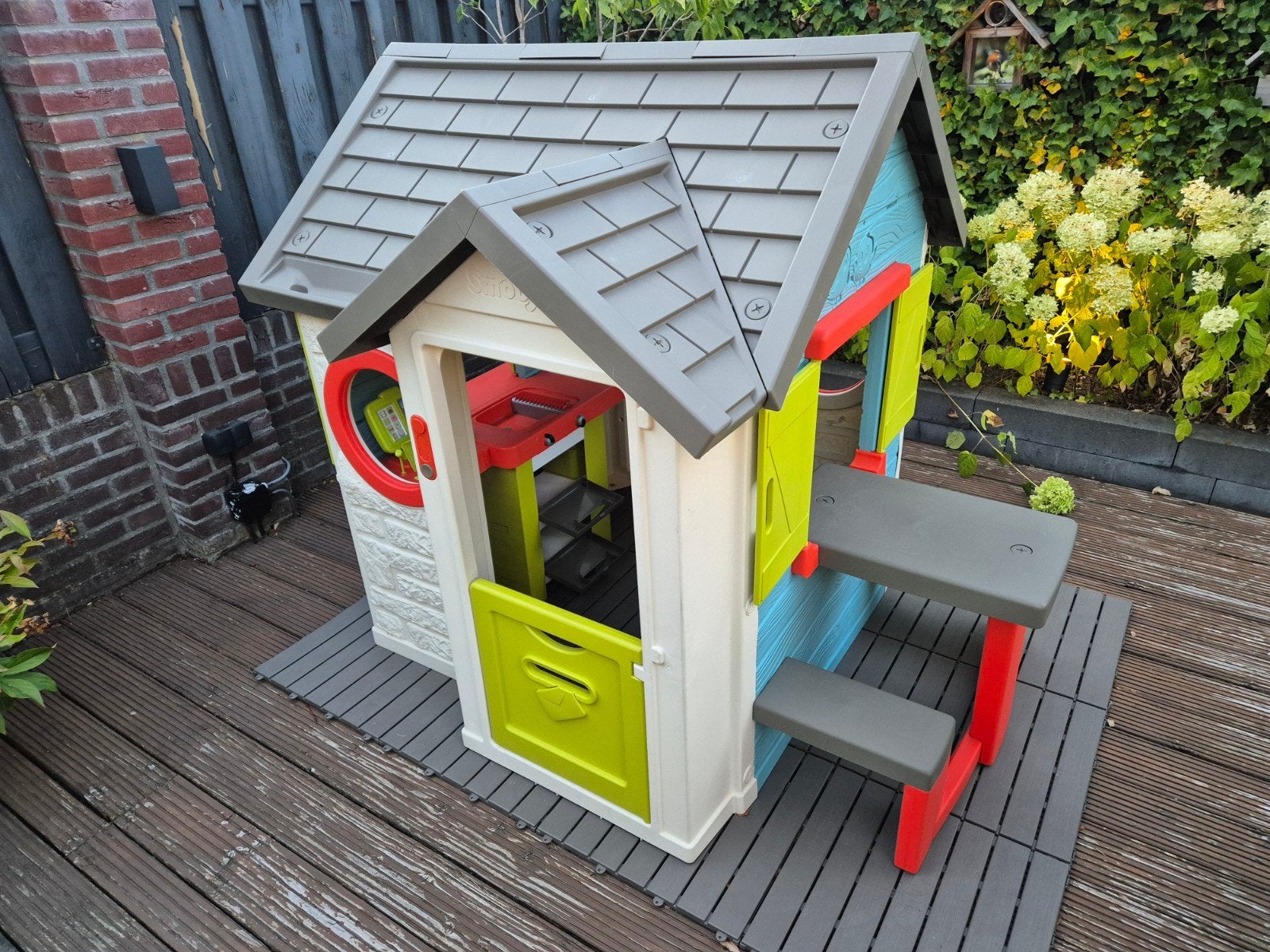Smoby speelhuisje met picknicktafel en deurbel, Ophalen, Gebruikt, Kunststof