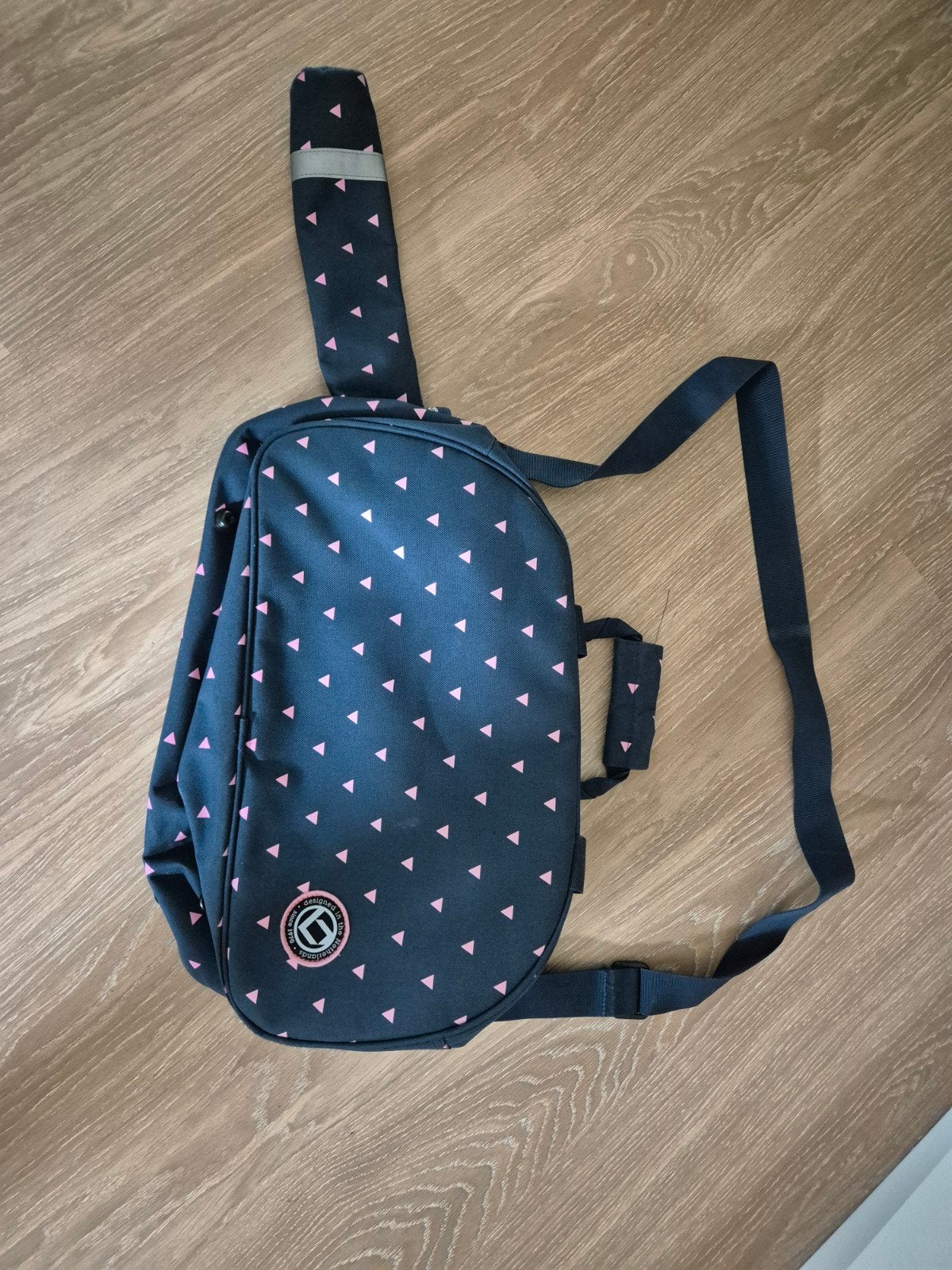 Brabo hockeytas donkerblauw met roze driehoeken, Ophalen of Verzenden, Gebruikt, Tas