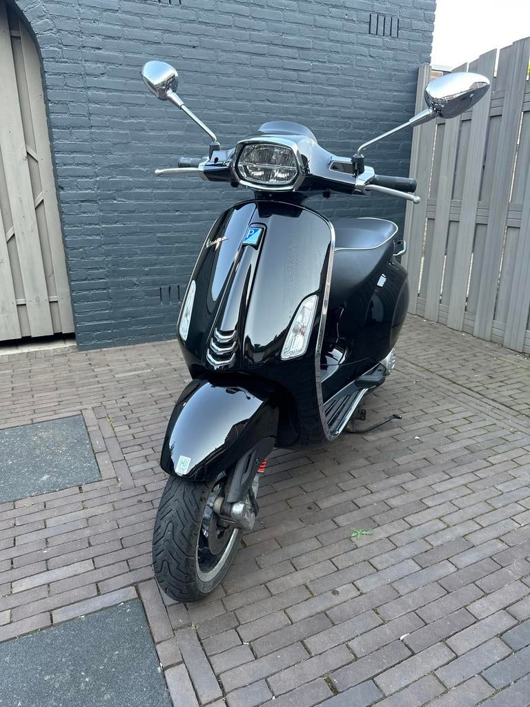 Vespa Sprint 50 uit 2021 - 25 km/h - Weinig kilometers!, Ophalen, Zo goed als nieuw, Benzine, Overige modellen