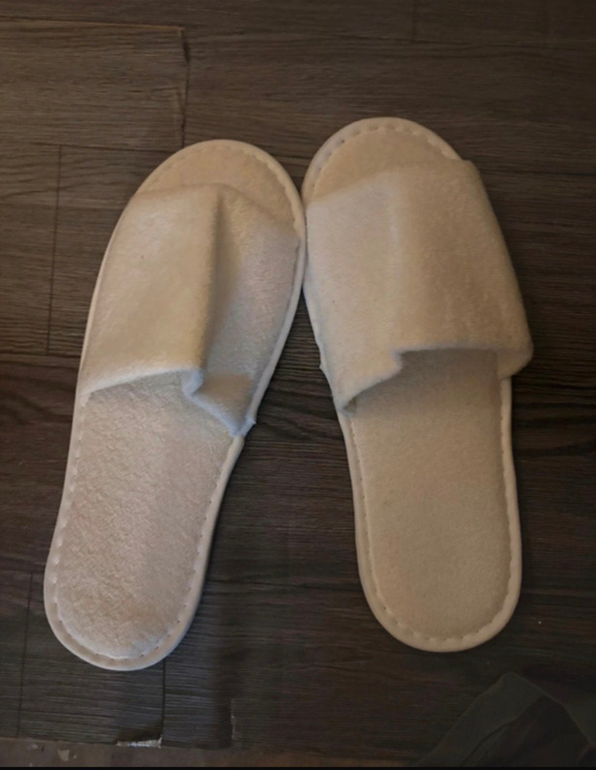 Witte slippers - One size nieuw, Ophalen of Verzenden, Nieuw, Wit, Slippers