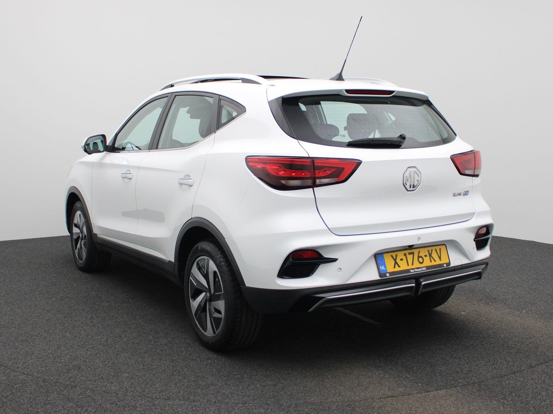 MG ZS EV Long Range Luxury 70 kWh | Panoramadak | Leder | Le, Auto's, MG, 12 maanden, Gebruikt, ZS, Wit