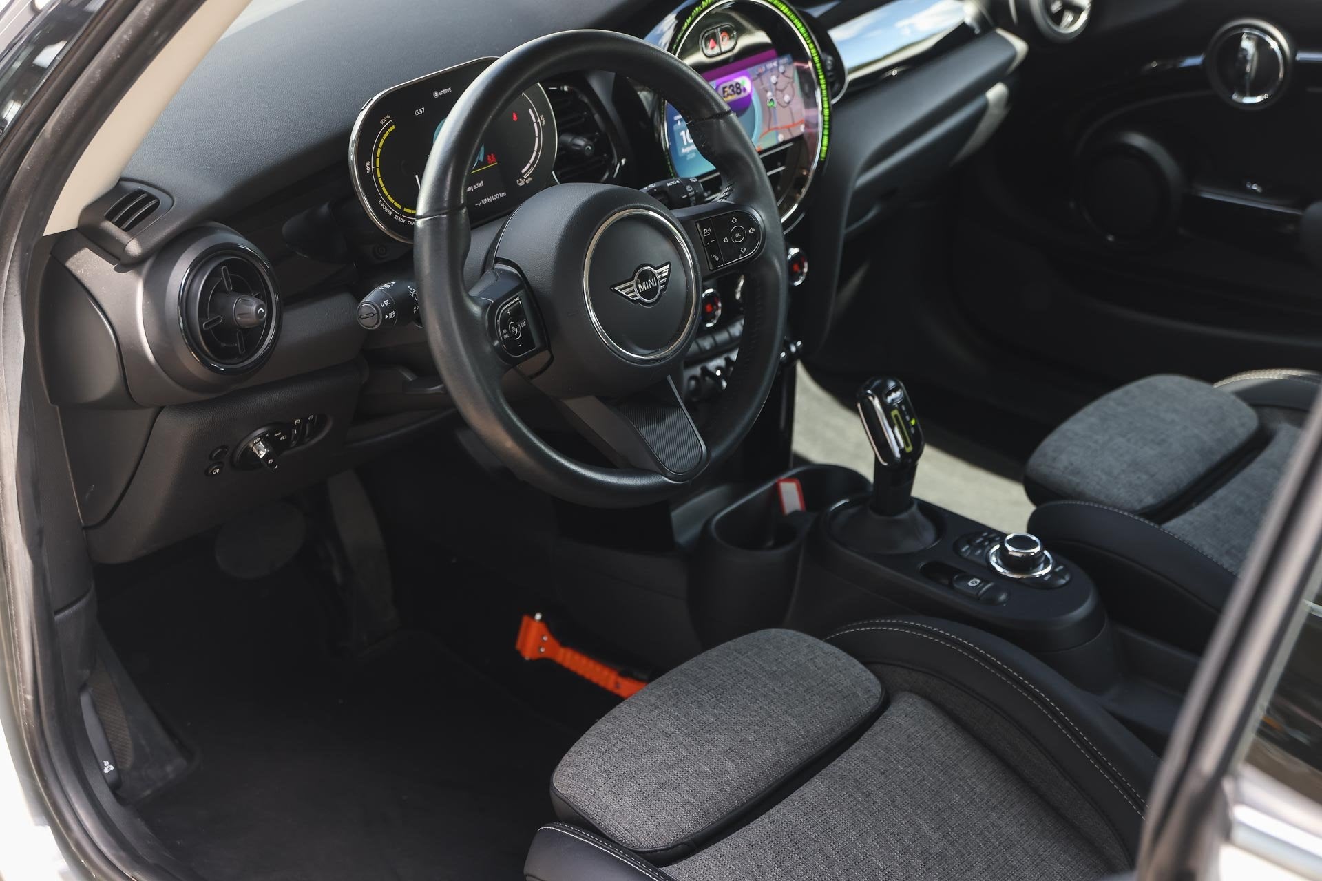 MINI Electric Classic / Sportstoelen / LED / Cruise Control, Auto's, Dealer onderhouden, Met garantie (alle), 4 stoelen, Leder en Stof