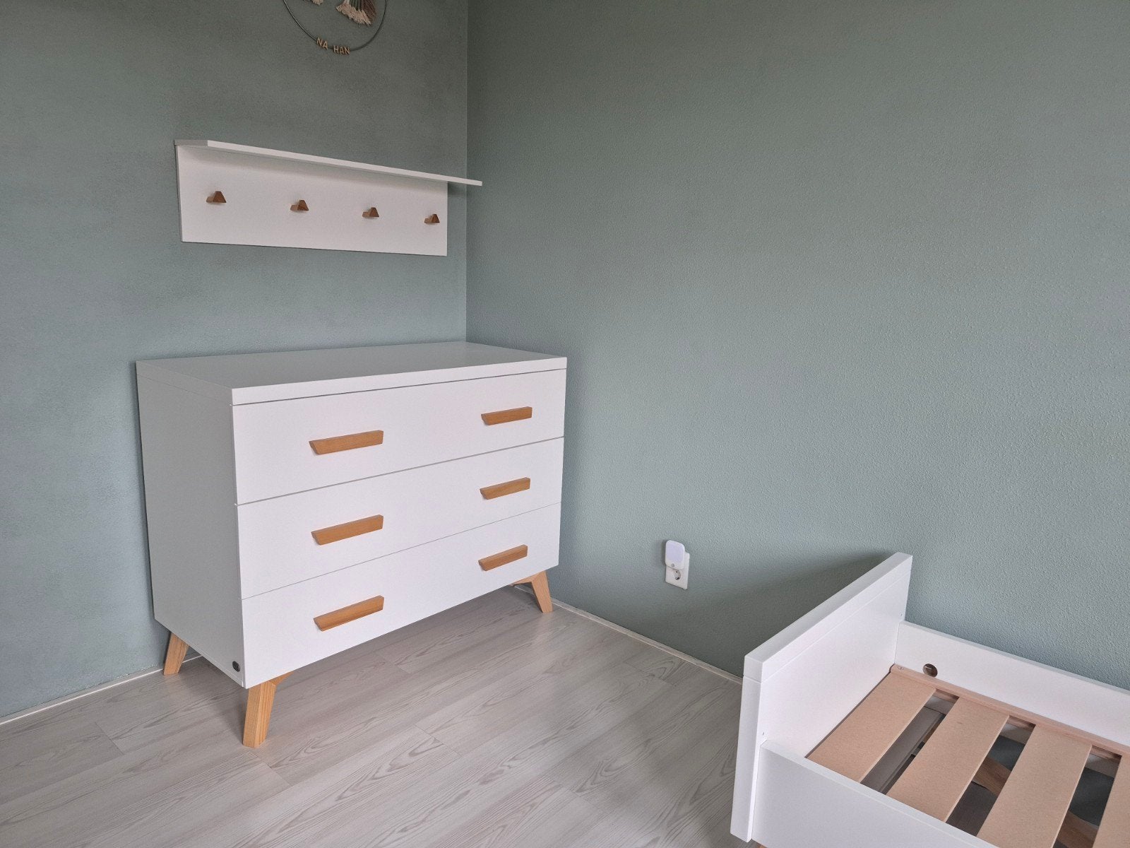 TWF Mika Commode, Kapstok & Meegroeibed (70x140) met matras, Kinderen en Baby's, Kinderkamer | Complete kinderkamers, Ophalen
