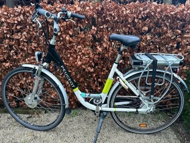 Gezocht opknap fietsen 28 inch, mobile telefoons ed, Ophalen, Gebruikt