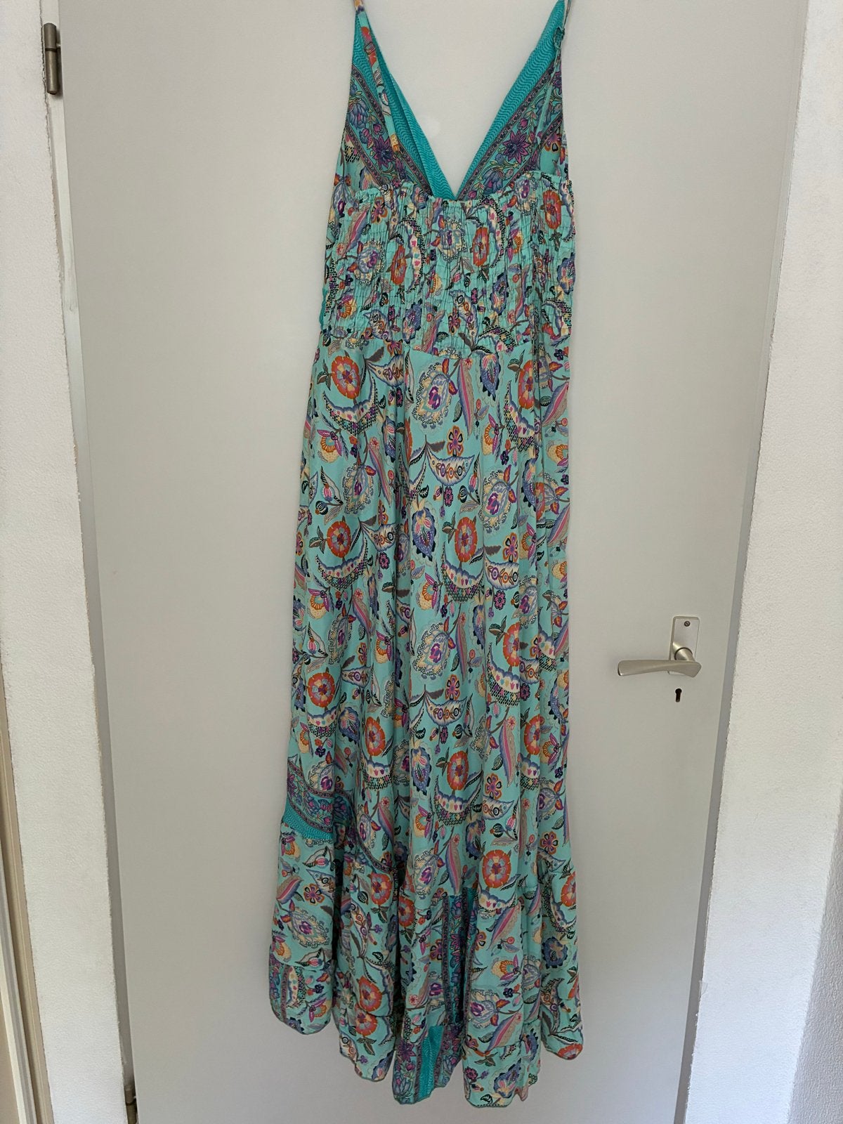 Maxi jurk met bloemenprint en spaghettibandjes, Maat 38/40 (M), Zo goed als nieuw, Onder de knie, Meerkleurig
