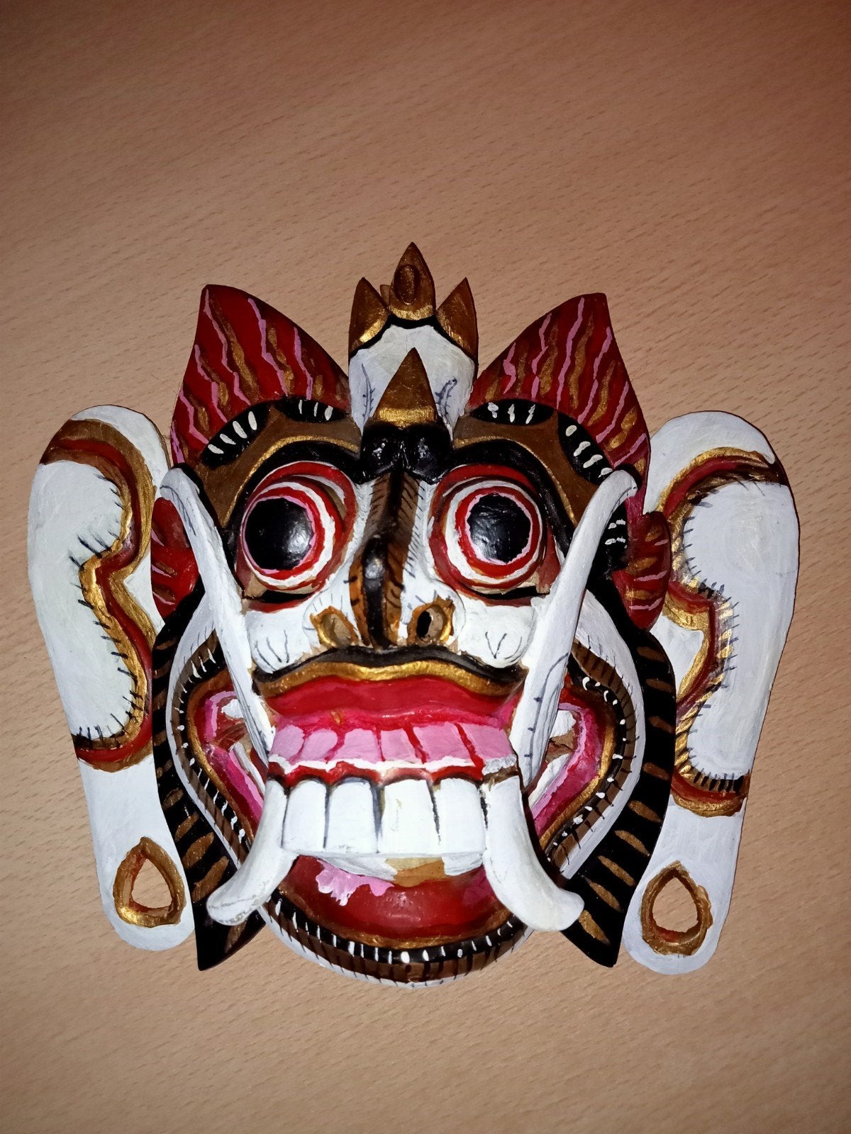 Handgesneden en geschilderd Balinees Barong masker, Antiek en Kunst, Ophalen of Verzenden, Azië, Hout, Minder dan 20 cm