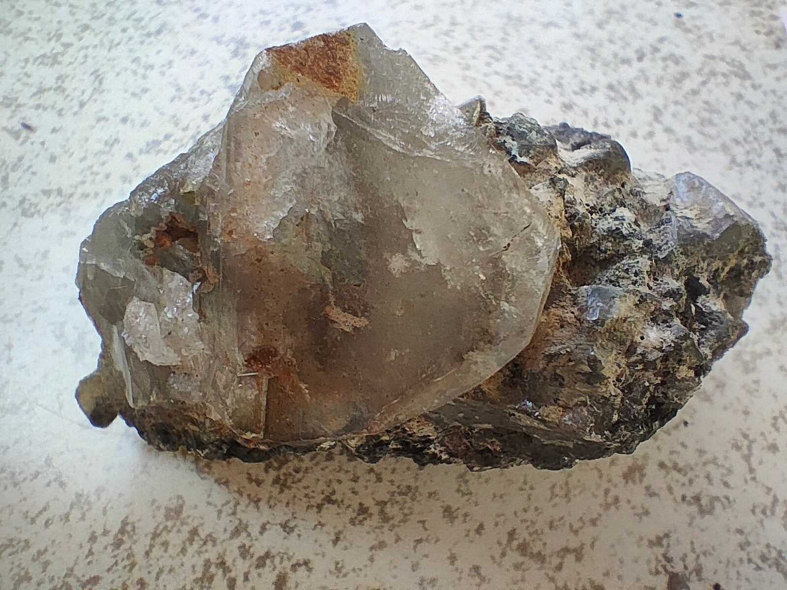 Groot stuk Cerussiet (loodcarbonaat) - 198 gram, Verzamelen, Mineralen en Fossielen, Ophalen