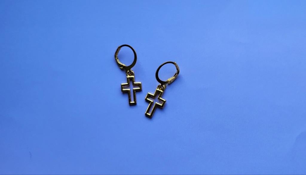 Gouden oorbellen met kruisje, Overige materialen, Hangers, Ophalen of Verzenden, Zo goed als nieuw
