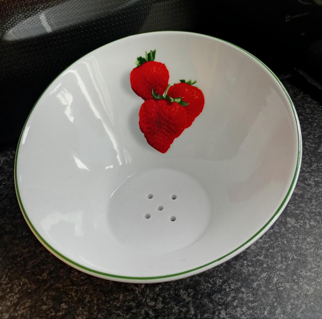 Aardbeien vergiet/schaaltje., Ophalen of Verzenden, Overige stijlen, Glas, Schaal of Schalen