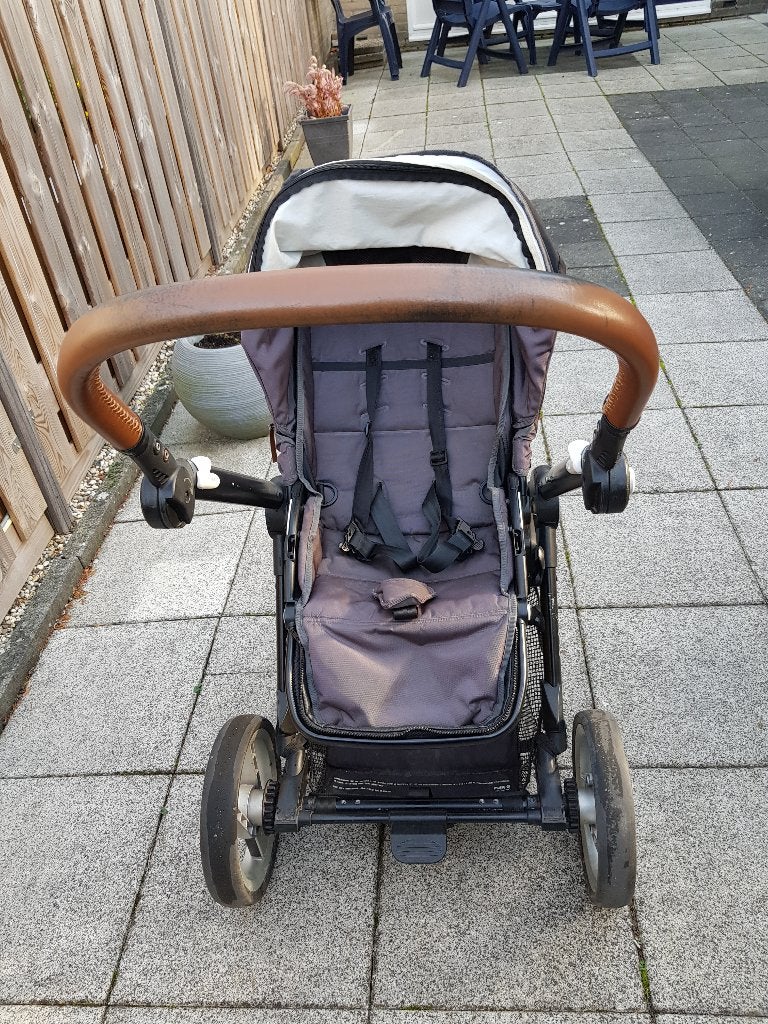 Kinder-wandelwagenen en bijbehorende reiswieg., Duowagen, Zo goed als nieuw, Mutsy, Ophalen