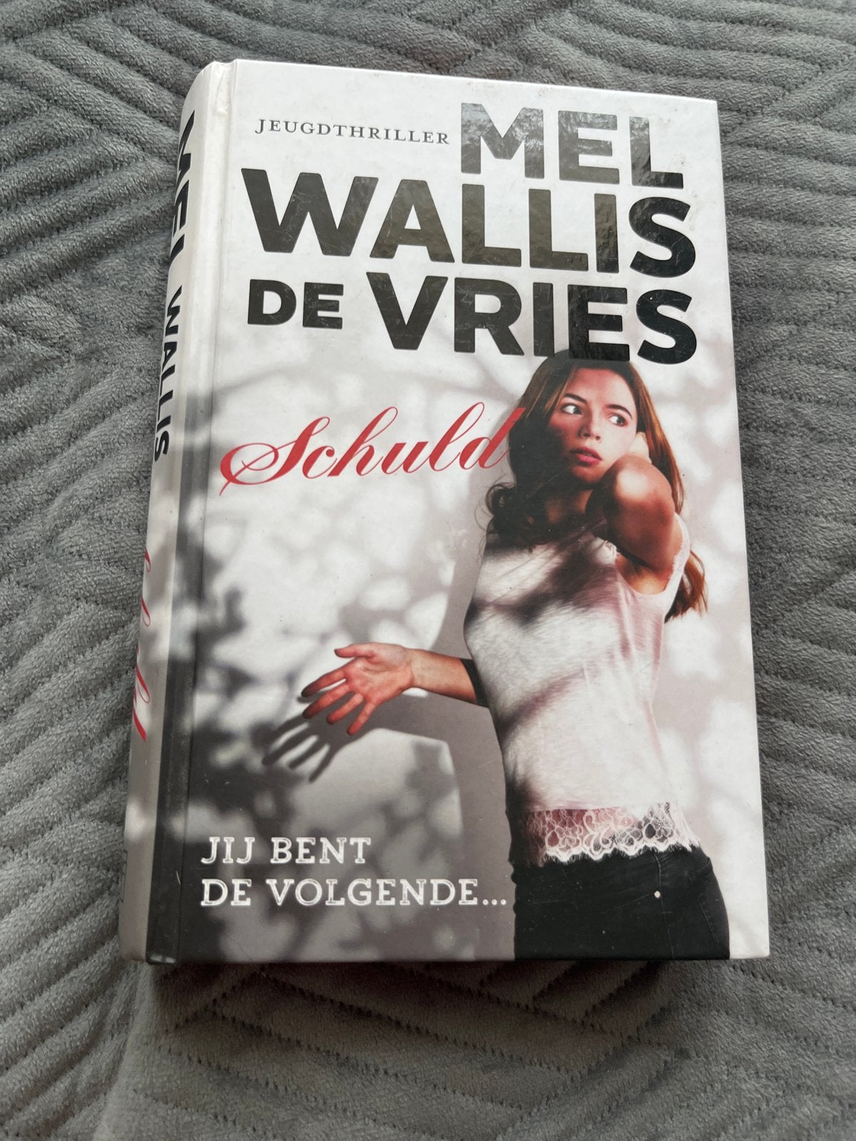 Mel Wallis de Vries - Schuld (Jeugdthriller), Ophalen of Verzenden, Zo goed als nieuw, Nederland