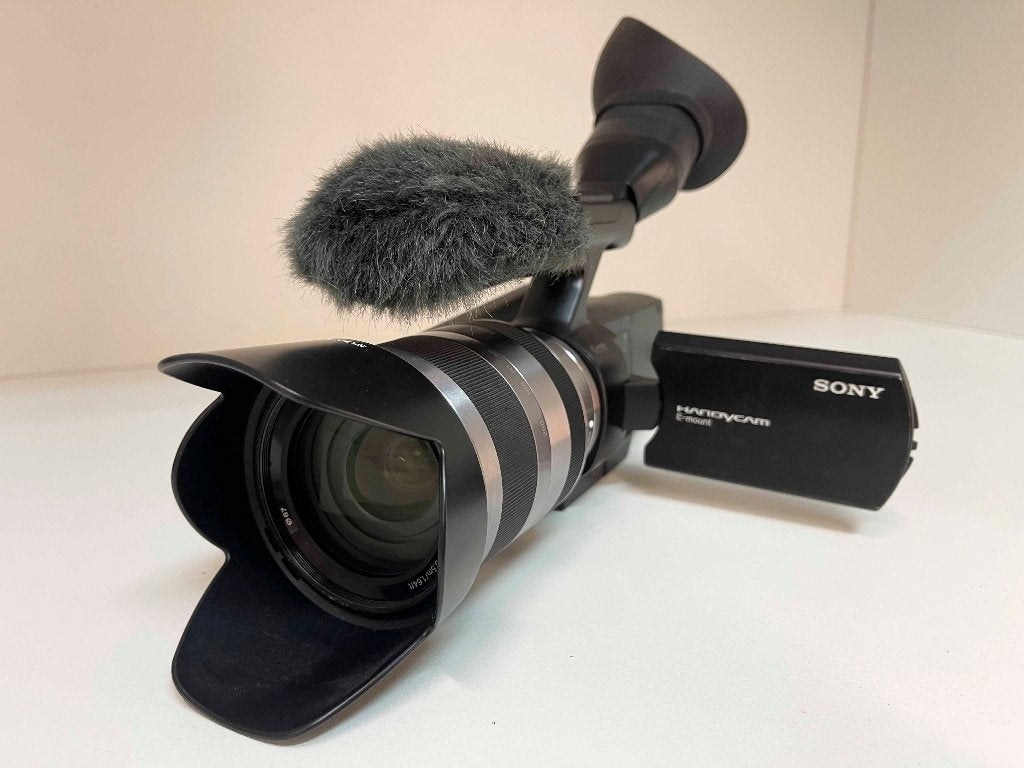 Sony NEX-VG10E Professionele Full HD videocamera + 18-200mm, Full HD, N, N, 20x of meer