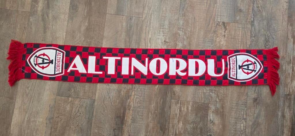 Sjaal Altinordu (Turkije), Verzamelen, Sportartikelen en Voetbal, Ophalen of Verzenden, Zo goed als nieuw, Buitenlandse clubs