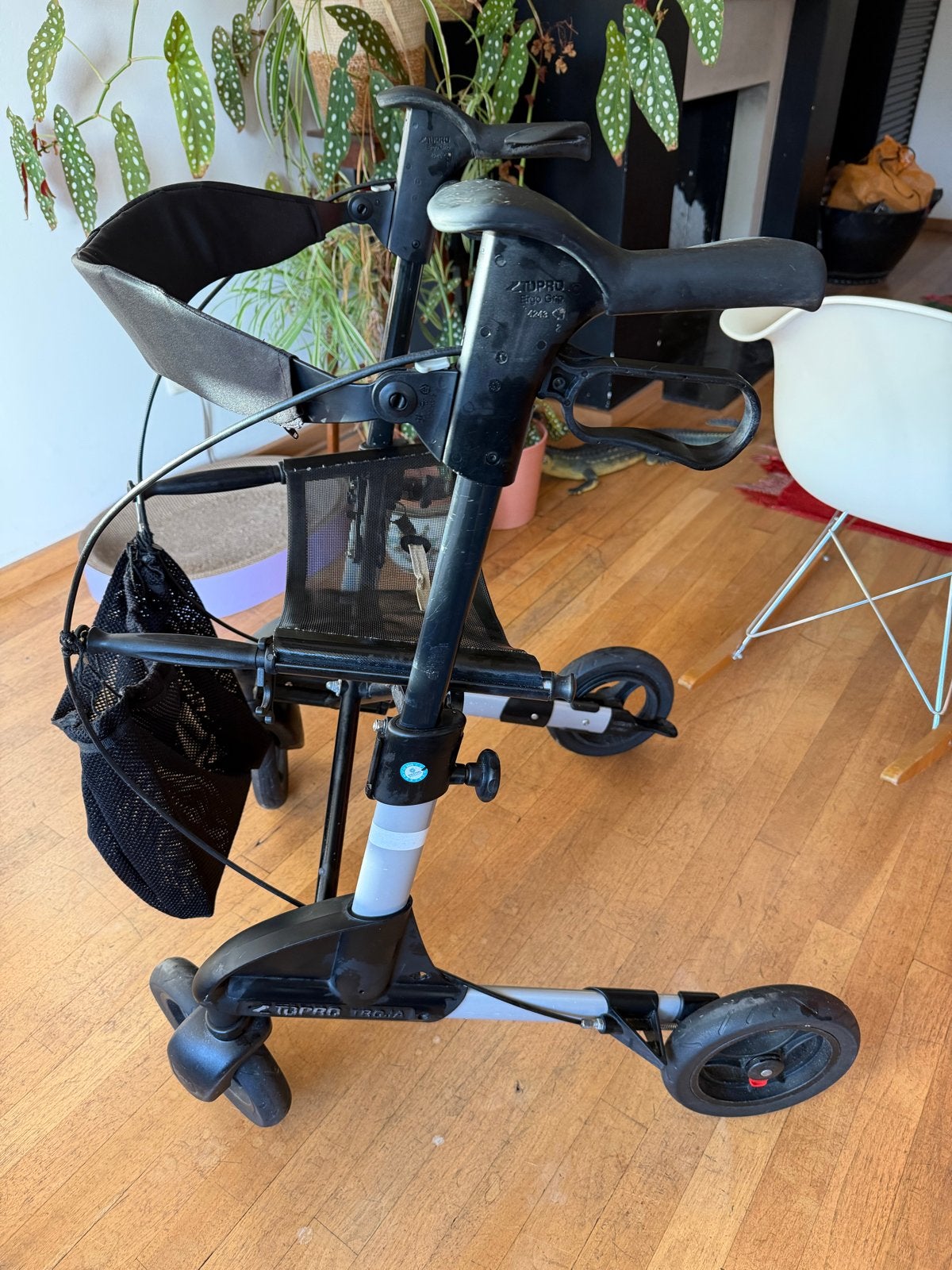 Rollator Topro Troja met ergo grip zwart, Ophalen, Lichtgewicht, Gebruikt