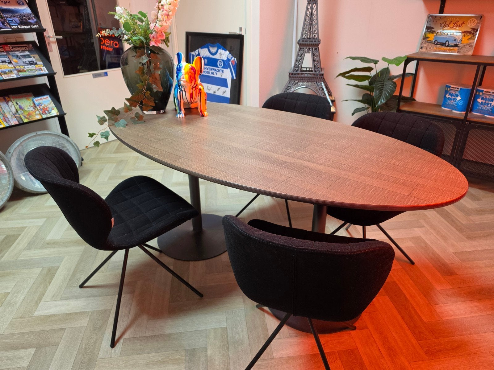 Eettafel met 4 stoelen - Modern en Stijlvol, Ophalen, Hout, Zwart, Zo goed als nieuw