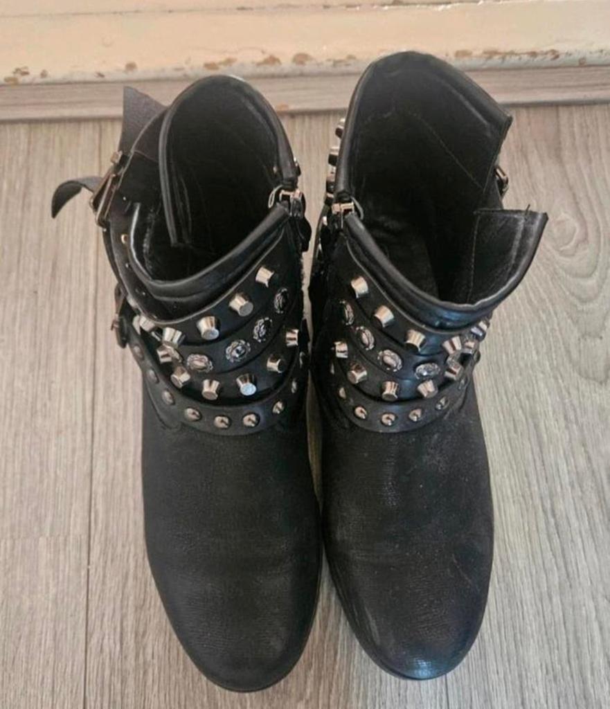 Findlay enkellaarzen met studs, Kleding | Dames, Schoenen, Findlay, Zwart, Lage of Enkellaarzen, Ophalen of Verzenden