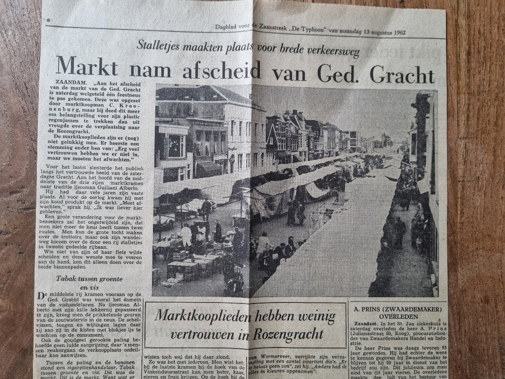 Markt verdwijnt van Gedempte Gracht Zaandam (1962), Verzamelen, Ophalen of Verzenden, 1960 tot 1980, Knipsel(s)