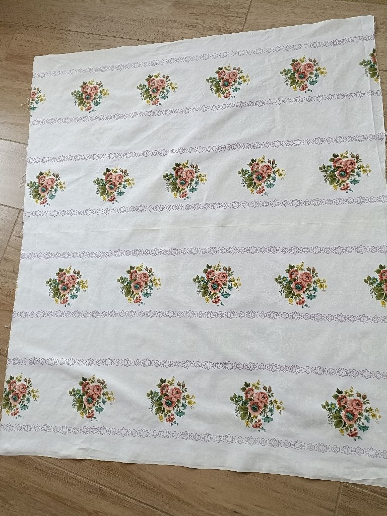 Damast lap stof met roze pastelkleur bloem 100 x 117 (R13), Ophalen, Overige kleuren, 120 cm of meer, Nieuw