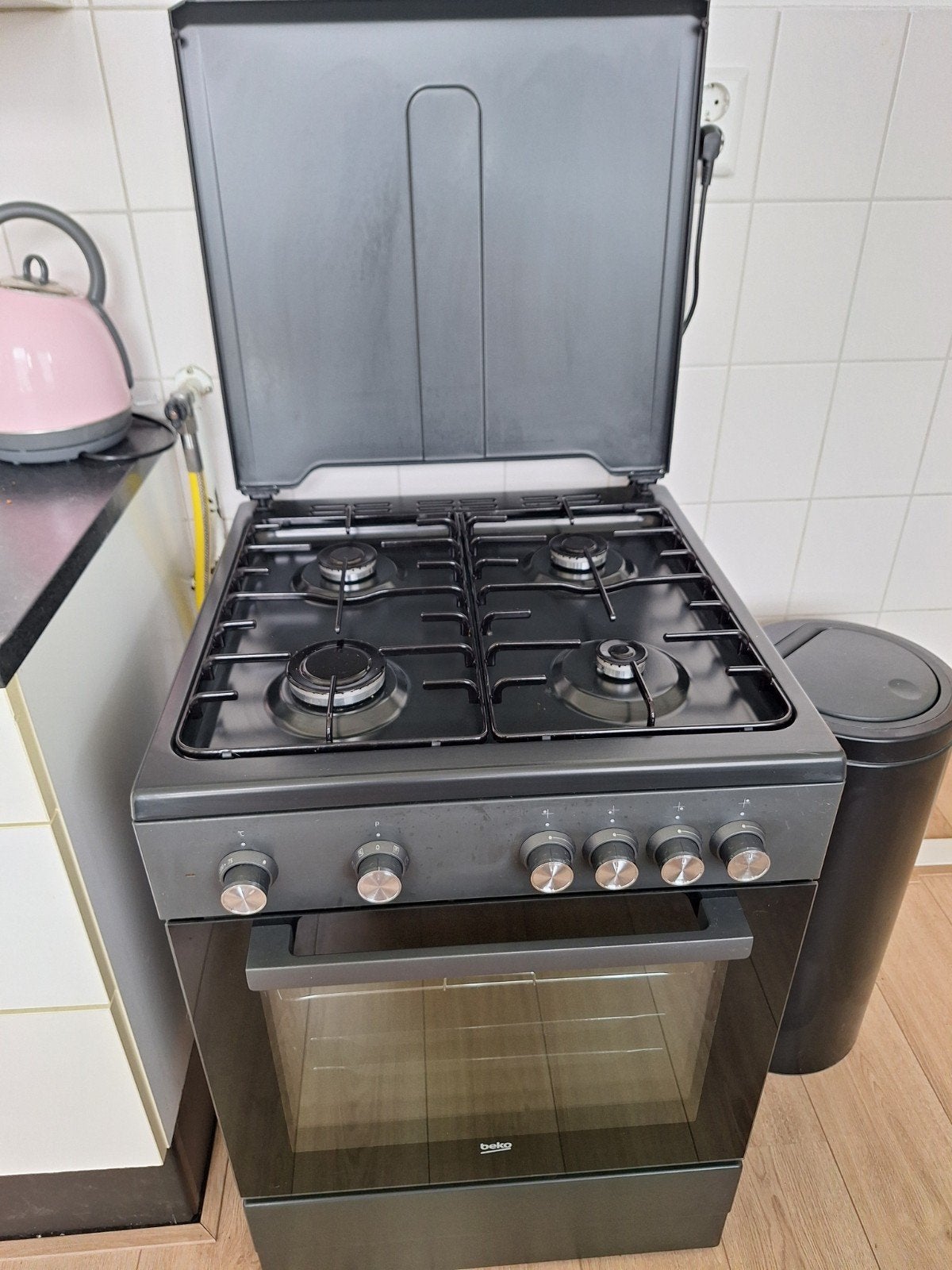 Beko gasfornuis met oven, zwart, 4 pits, incl. handleiding, Witgoed en Apparatuur, Fornuizen, Ophalen, Gebruikt, 4 kookzones, Gas