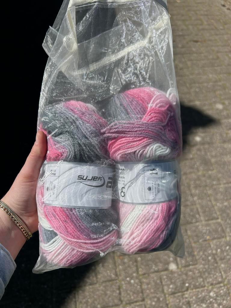 SULIER Magic Light garen - Roze, grijs, wit (2 bollen), Hobby en Vrije tijd, Breien en Haken, Ophalen of Verzenden, Nieuw, Breien of Haken