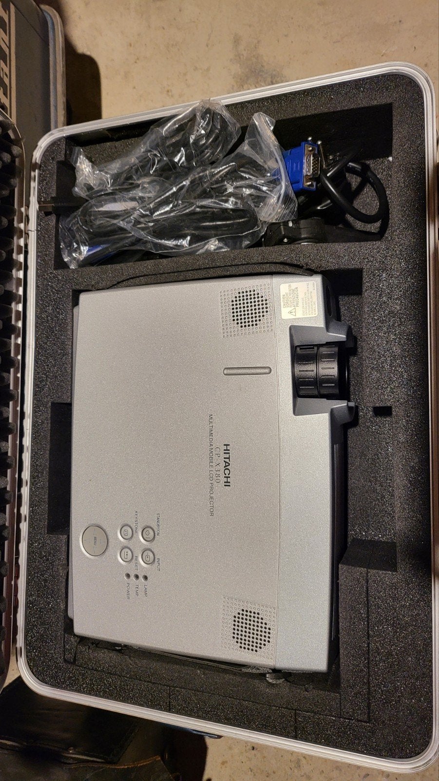 Hitachi CP-X380 LCD Projector in mooie Koffer, Gebruikt, Ophalen of Verzenden, LCD, Overige resoluties