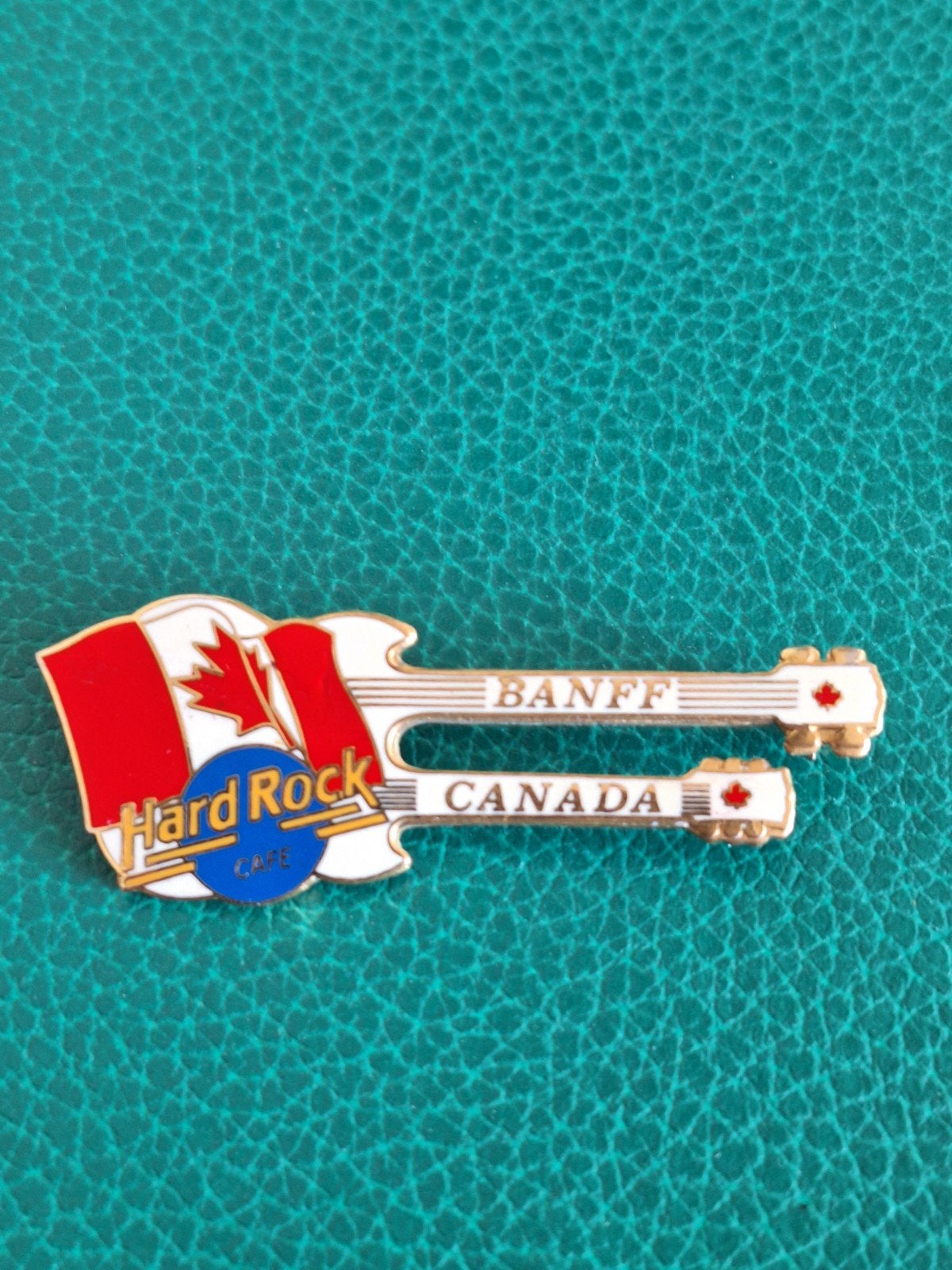 Hard Rock Cafe : BANFF / CANADA, Emaille Gitaar speld, Verzenden, Zo goed als nieuw, Merk, Speldje of Pin