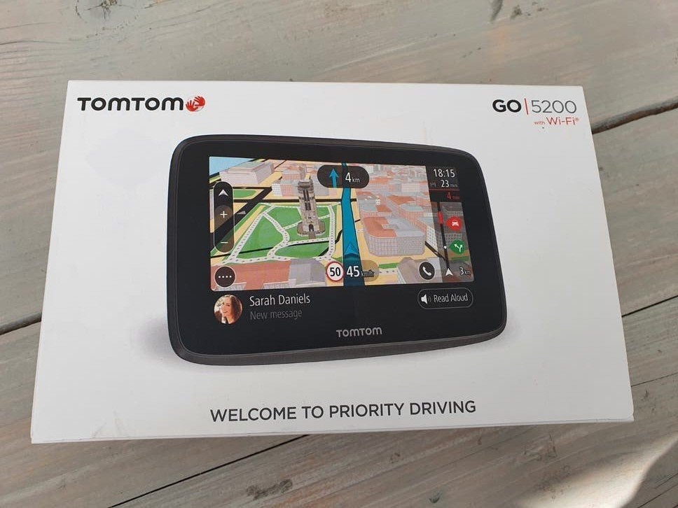 Tomtom GO 5200 WiFi World Lifetime Maps Traffic Control, Auto diversen, Ophalen of Verzenden, Zo goed als nieuw
