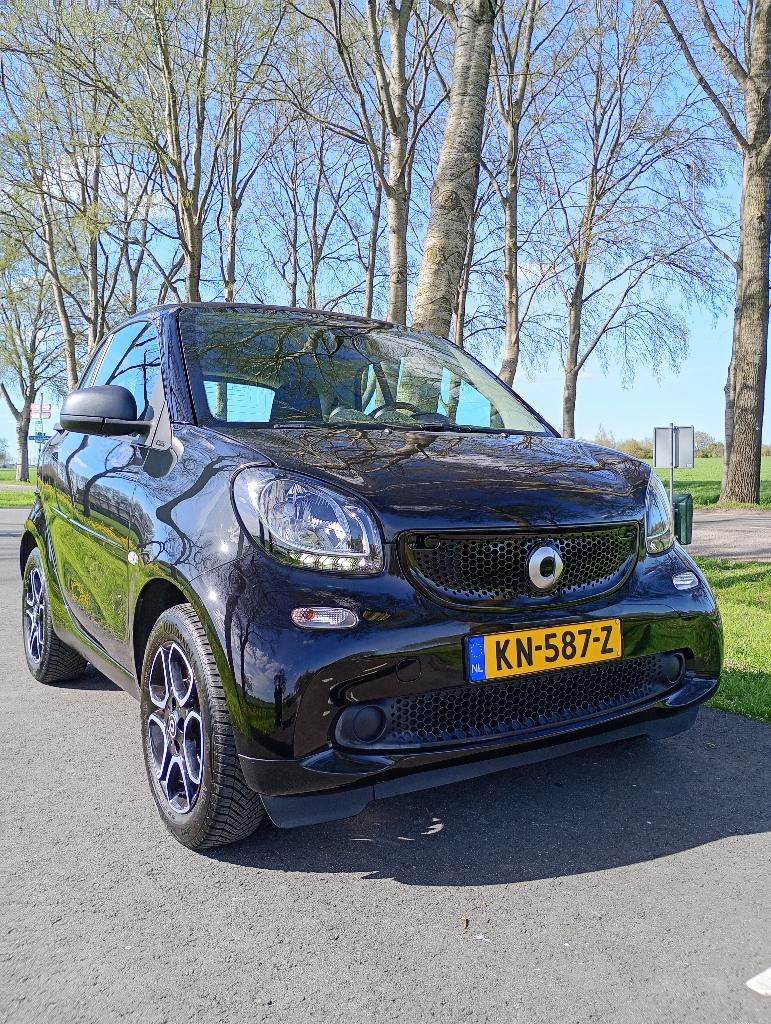 Smart ForTwo 0.9 66KW Coupe AUT 2016 Zwart, Auto's, Smart, Automaat, 898 cc, Achterwielaandrijving, Zwart