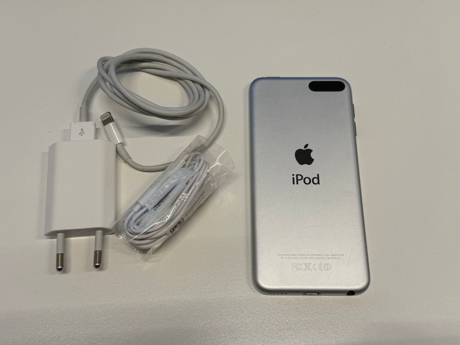 iPod Touch 5e generatie 16GB, Ophalen of Verzenden, Zo goed als nieuw, Overige typen, Touch
