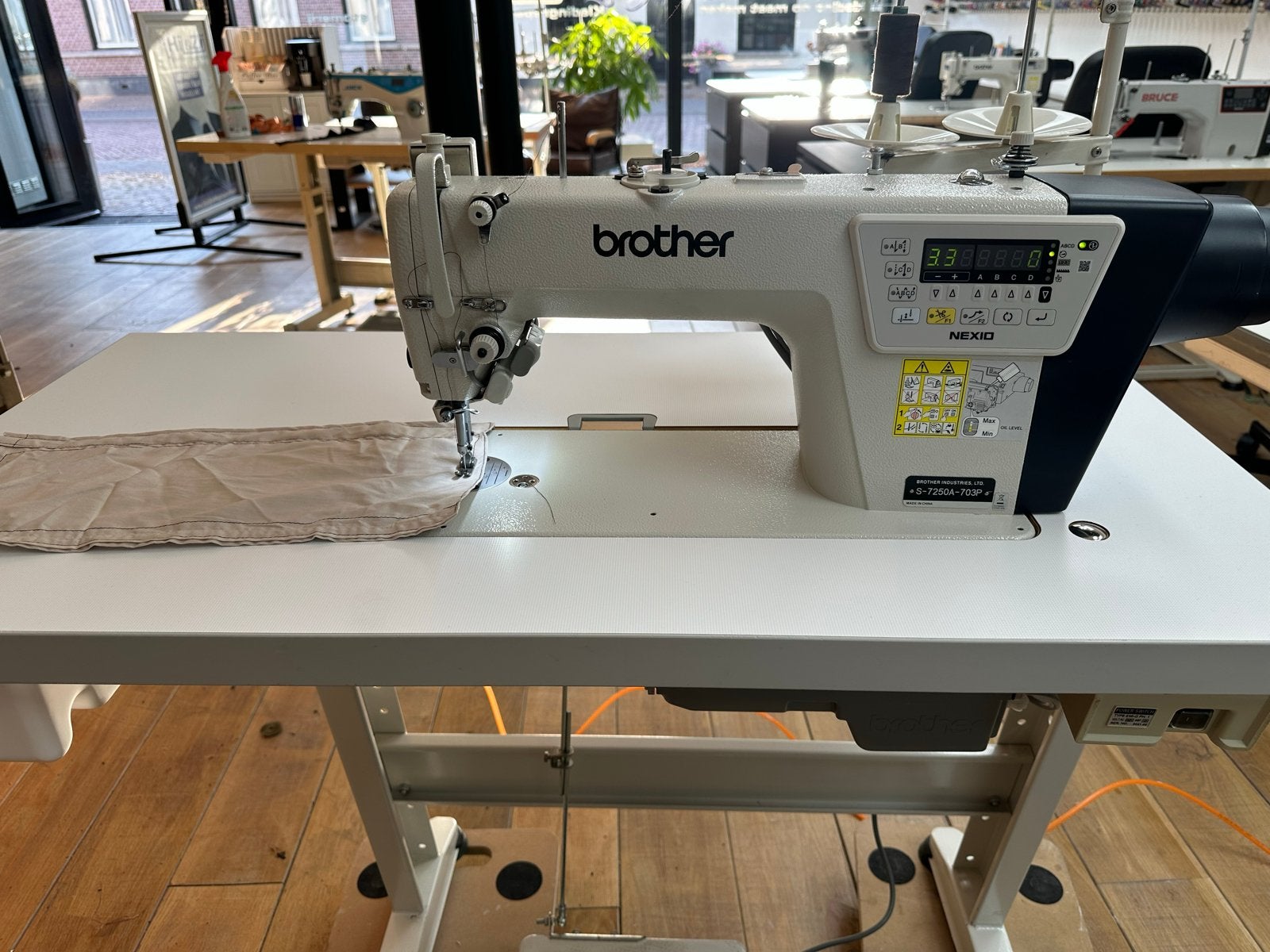 Brother Nexio S7250A Industriële Naaimachine, Ophalen, Industrieel, Brother, Naaimachine